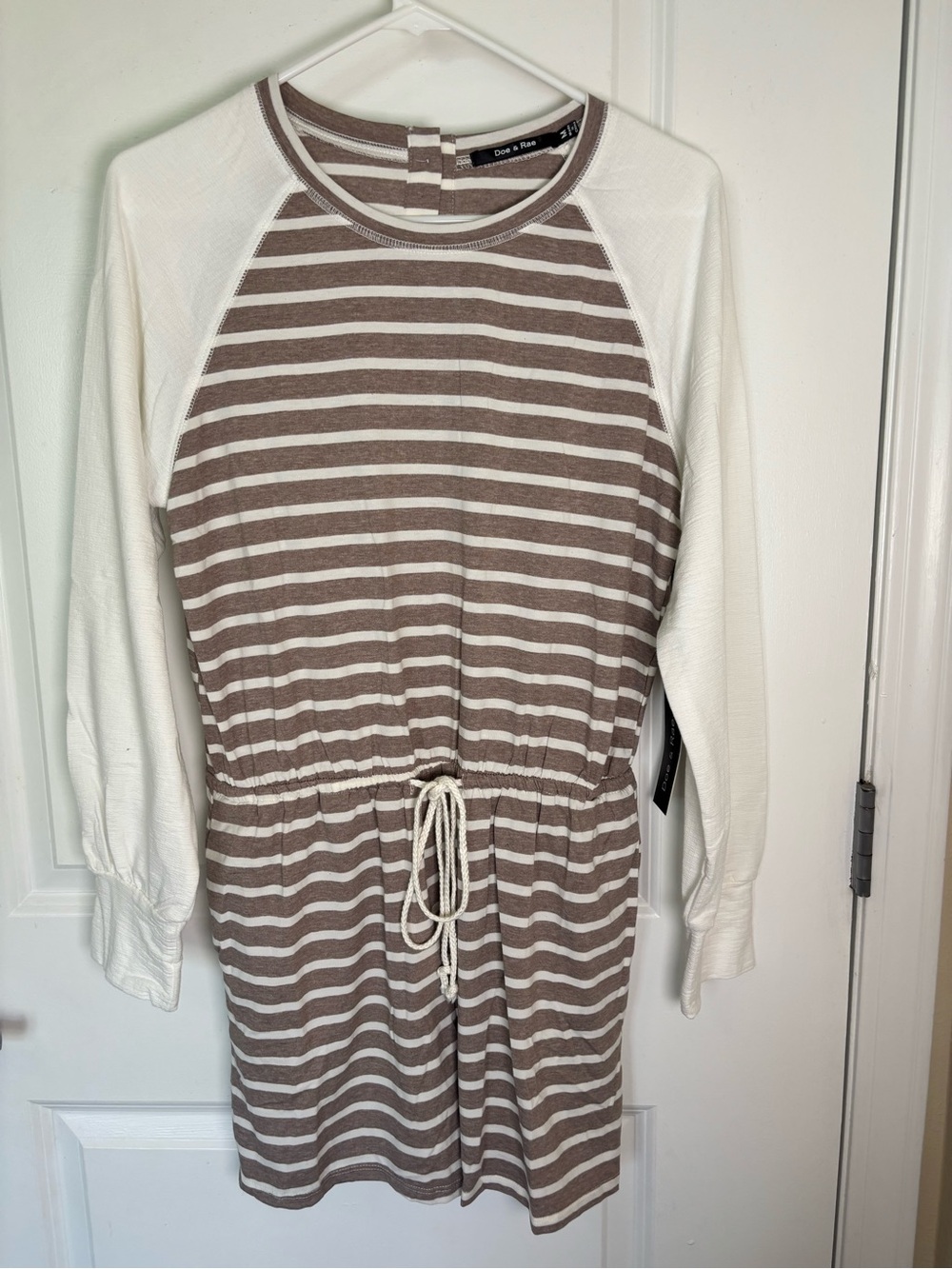 Doe & Rae Women’s raglan long-sleeve Romper Size Medium
